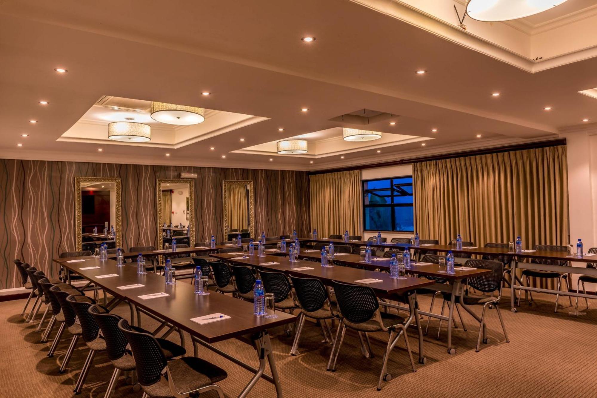 Protea Hotel By Marriott Lagos Kuramo Waters Exterior foto