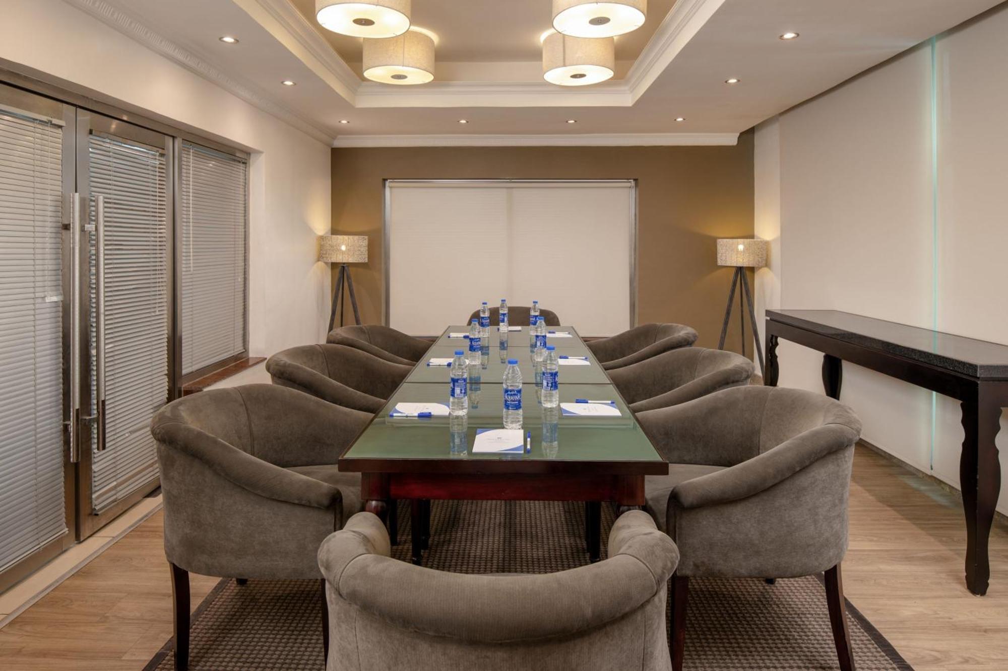 Protea Hotel By Marriott Lagos Kuramo Waters Exterior foto