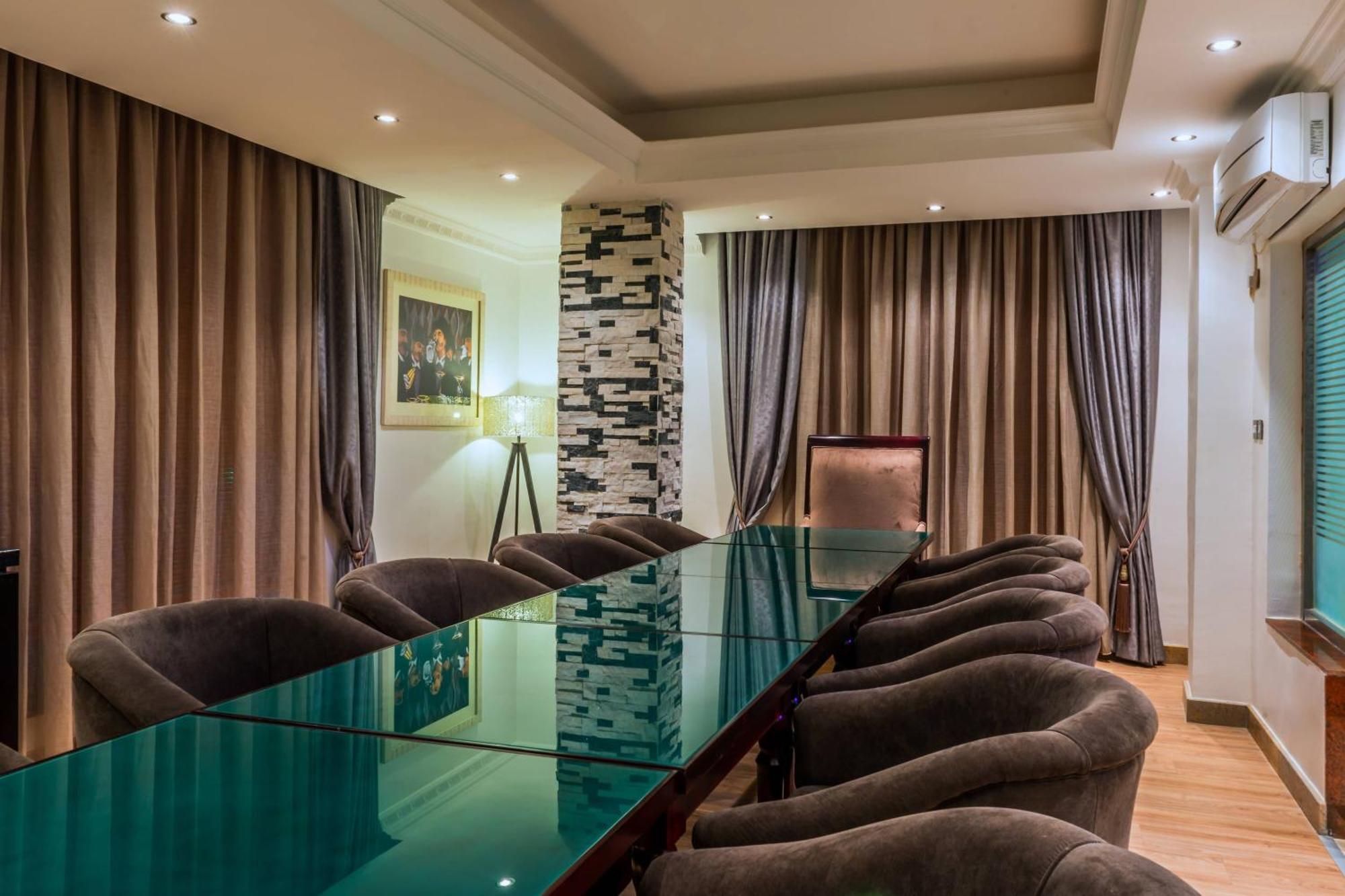 Protea Hotel By Marriott Lagos Kuramo Waters Exterior foto