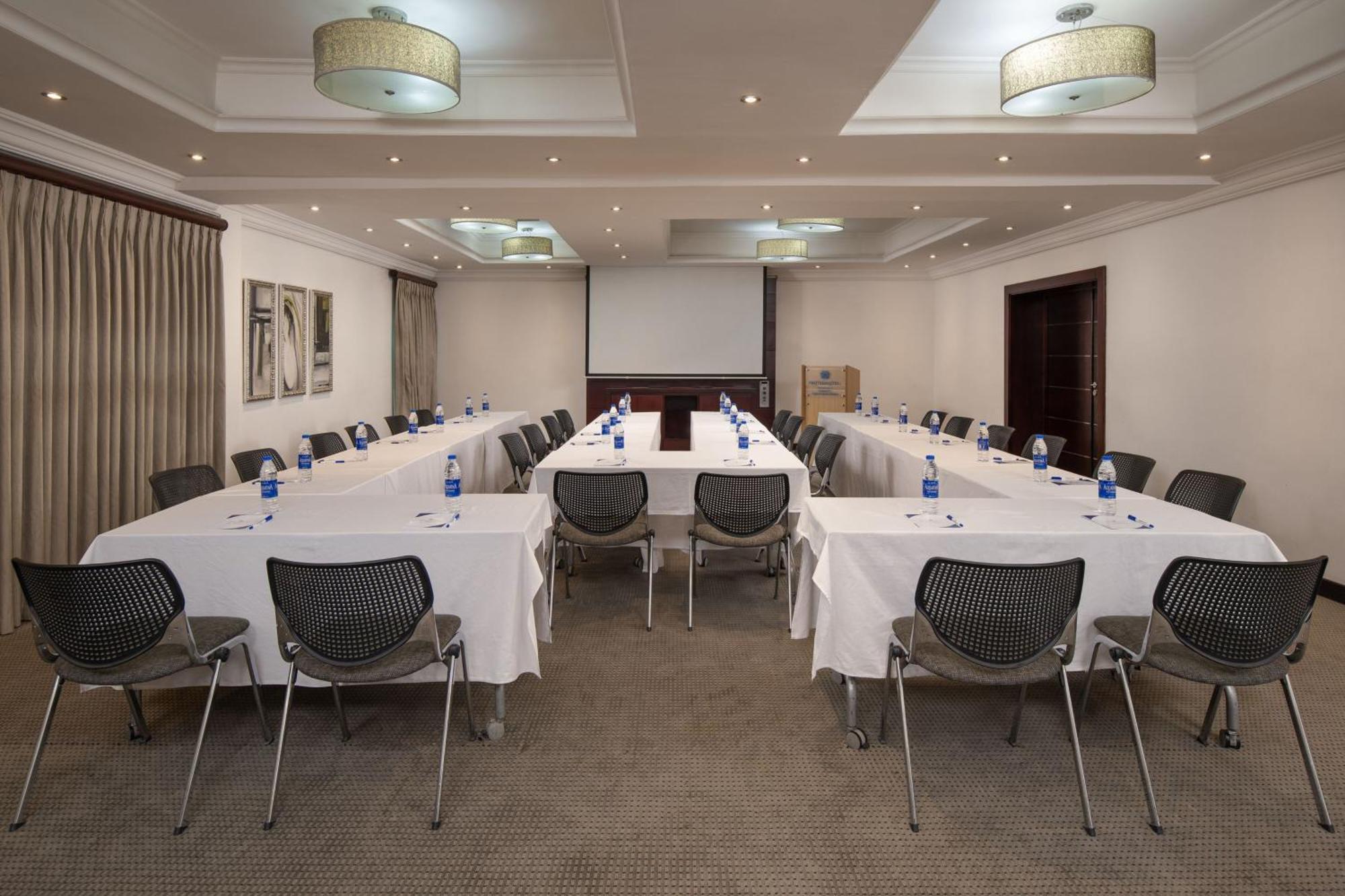 Protea Hotel By Marriott Lagos Kuramo Waters Exterior foto