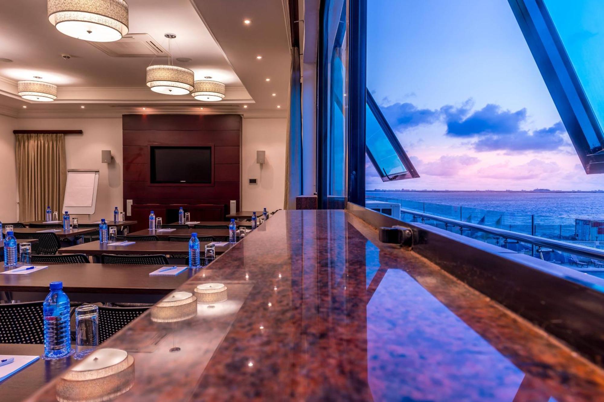 Protea Hotel By Marriott Lagos Kuramo Waters Exterior foto