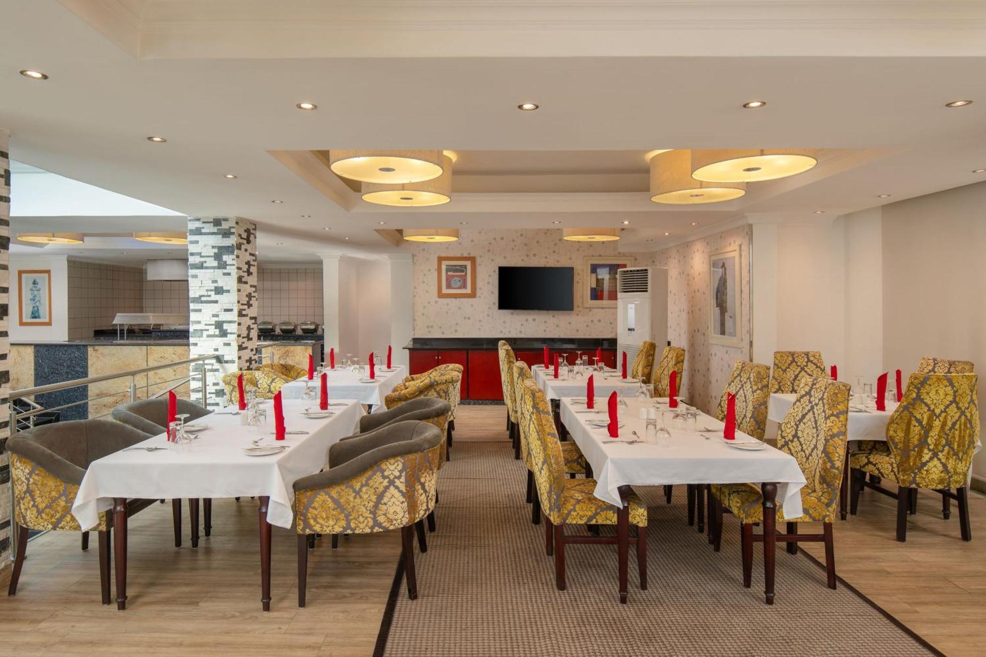 Protea Hotel By Marriott Lagos Kuramo Waters Exterior foto