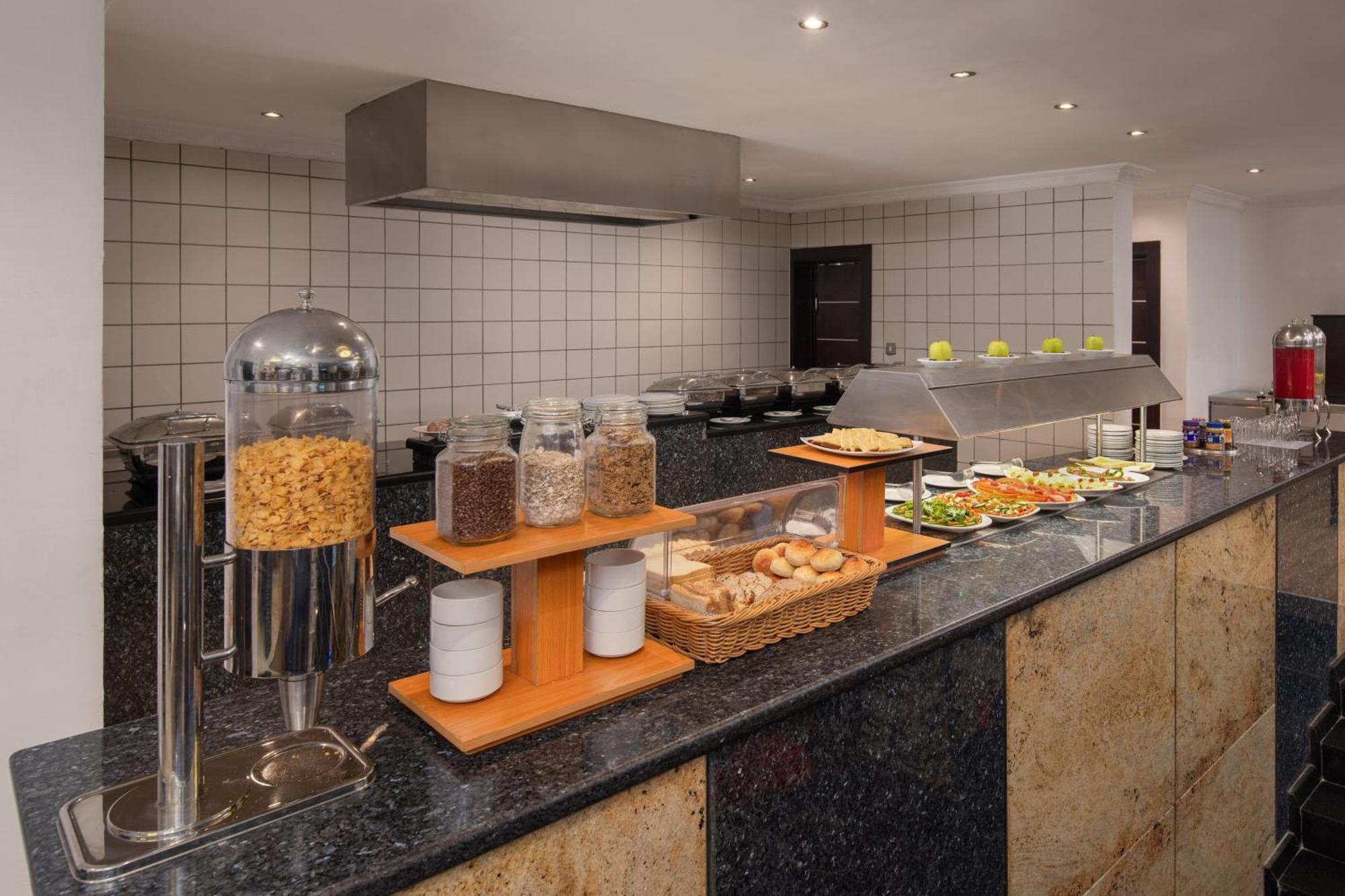 Protea Hotel By Marriott Lagos Kuramo Waters Exterior foto
