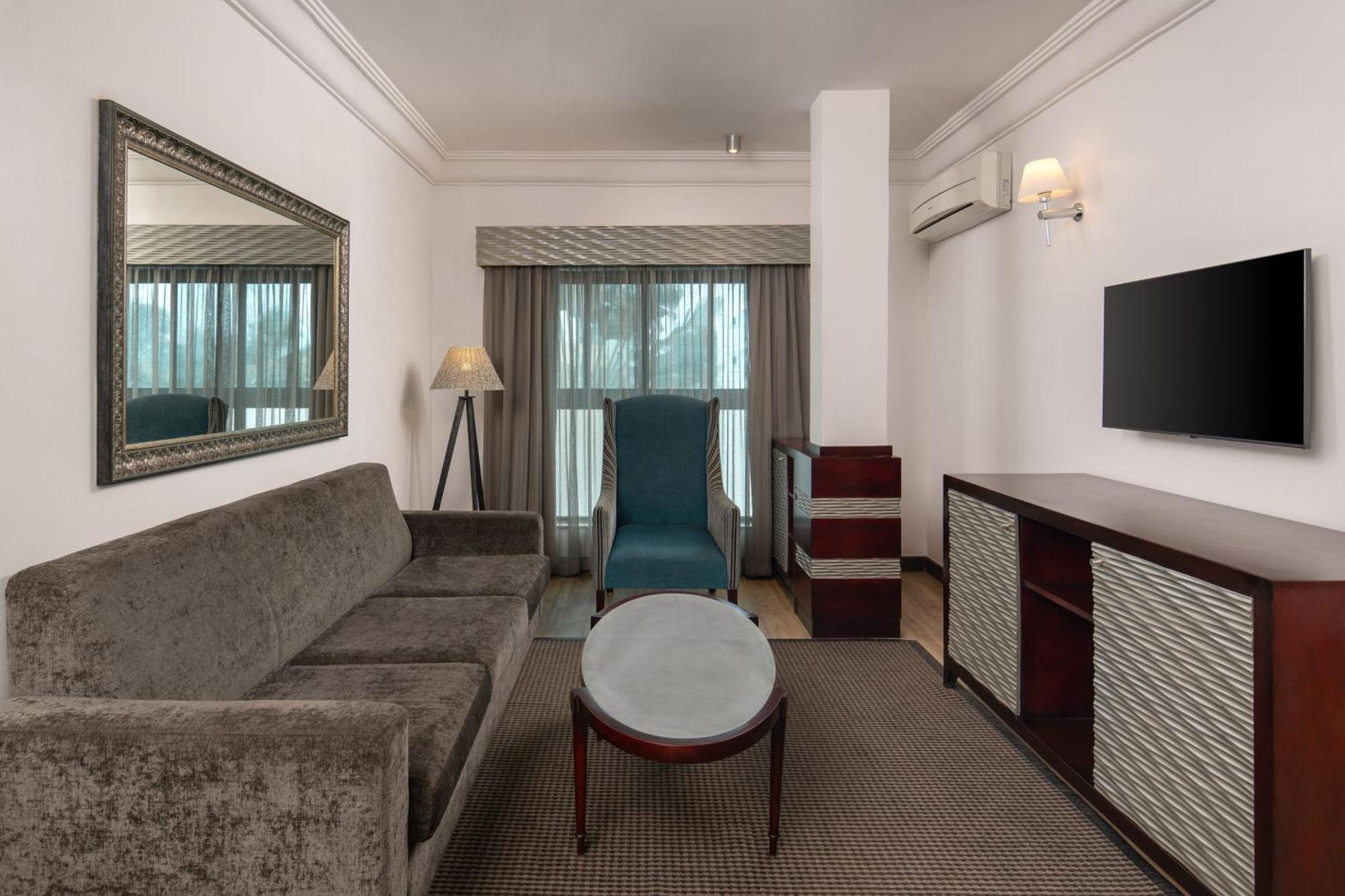 Protea Hotel By Marriott Lagos Kuramo Waters Exterior foto