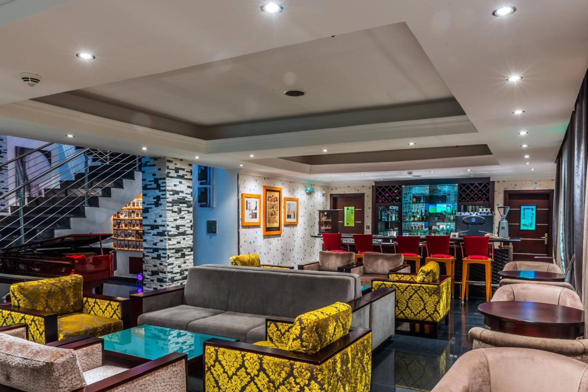Protea Hotel By Marriott Lagos Kuramo Waters Exterior foto