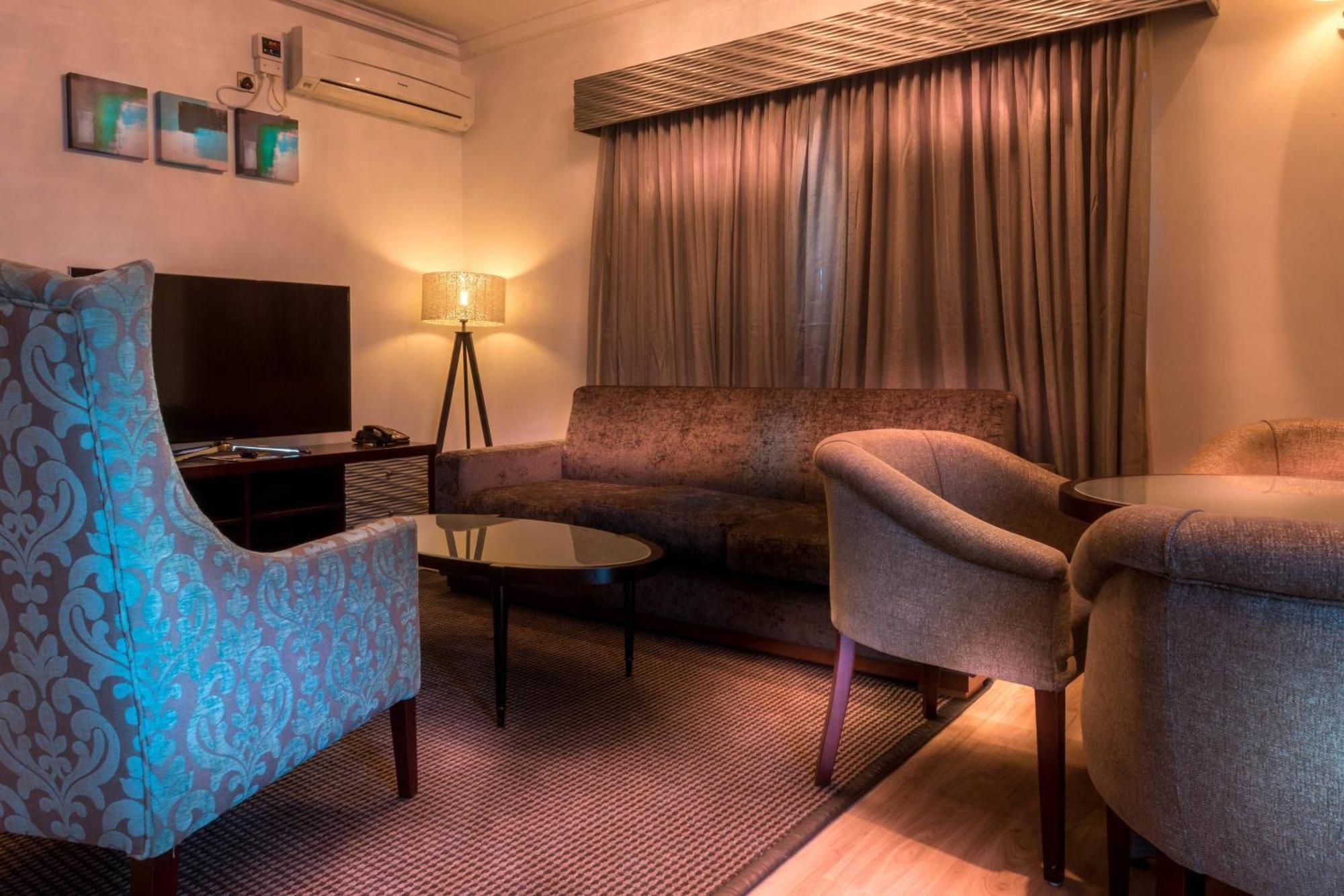 Protea Hotel By Marriott Lagos Kuramo Waters Exterior foto