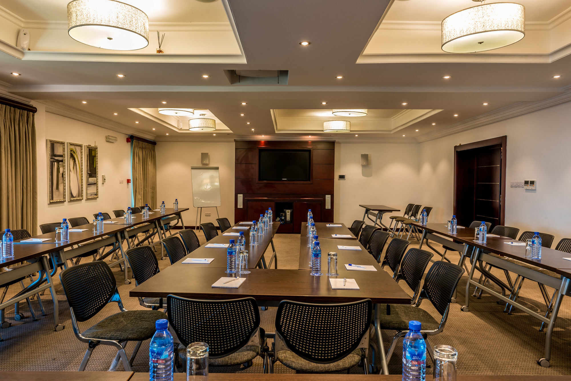 Protea Hotel By Marriott Lagos Kuramo Waters Exterior foto