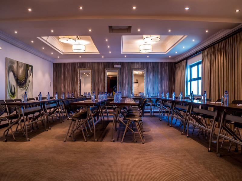 Protea Hotel By Marriott Lagos Kuramo Waters Exterior foto